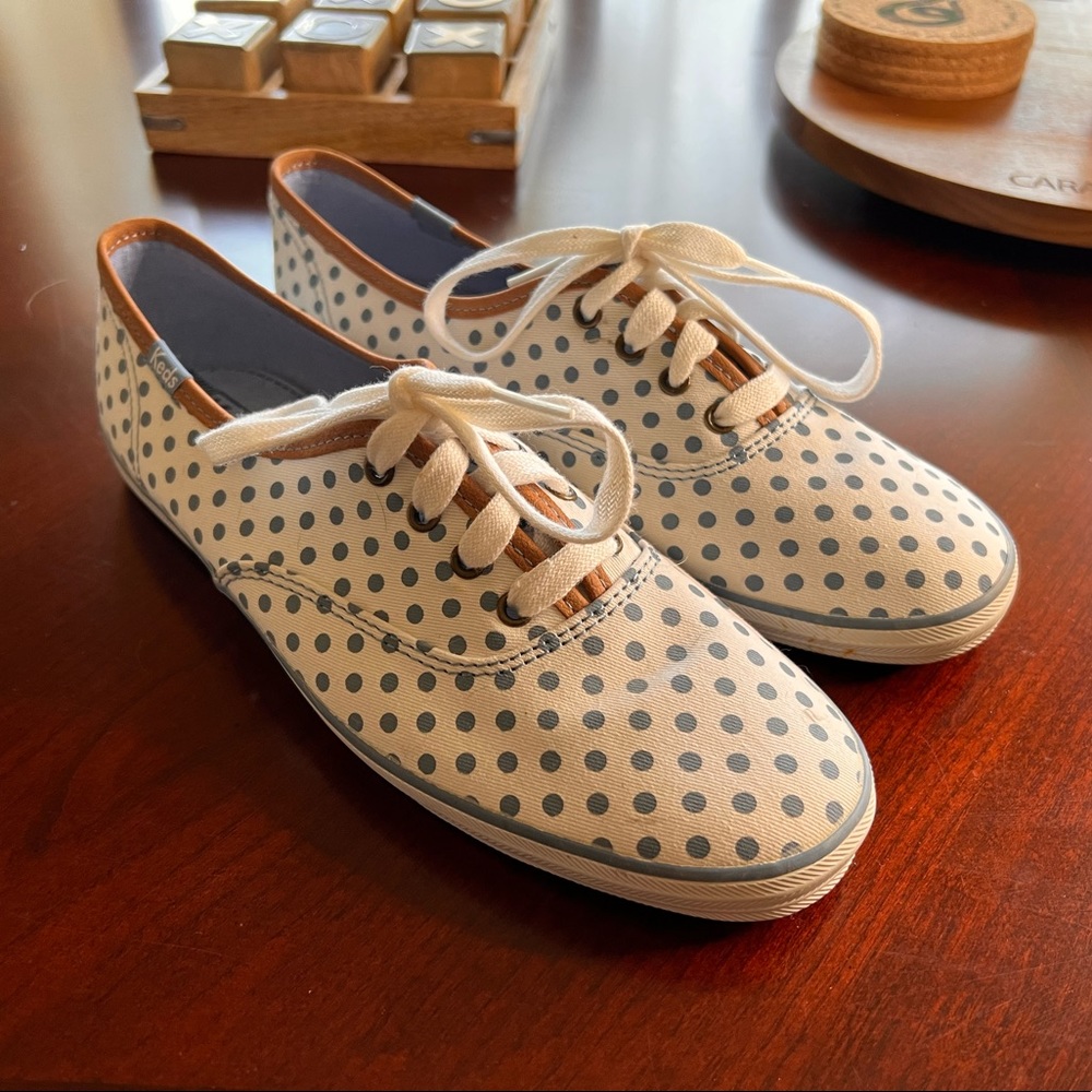 Size 8 polka dot KEDS